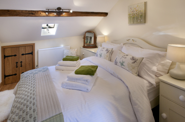 Upstairs Double Bedroom, The Granary, Monkhall Holiday Cottages, Herefordshire Upstairs Double Bedroom