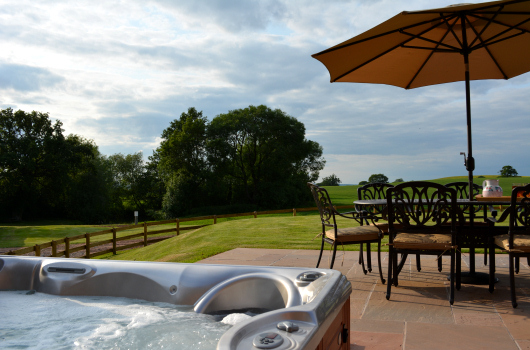 Hot Tub, The Stables, Monkhall Holiday Cottages, Herefordshire Hot Tub